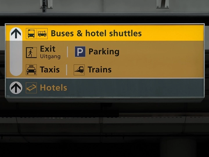 Shuttle signs shiphol parking