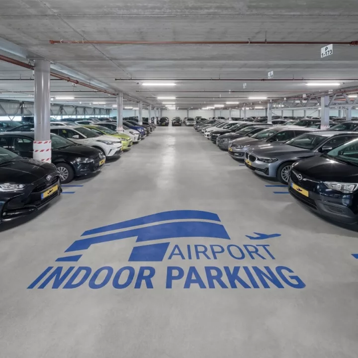 Airport indoor parking binnen 01